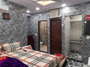 Cream location luxury stay in posh lajpat nagar with attached kitchen and washroom,complete private apartment with full privacy and private entrance, cal 92121, 74700